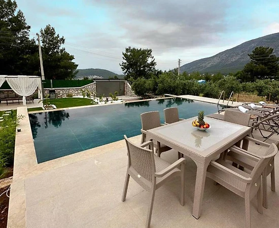 Ölüdeniz'de Kalabalık Ailelere Uygun, Kapalı Havuzlu, Modern Villa - 1