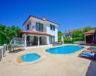 Fethiye Ovacık'ta Nezih Konumda, Yetişkin ve Çocuk Havuzlu, Şık Villa - 1