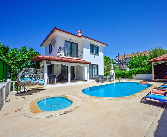 Fethiye Ovacık'ta Nezih Konumda, Yetişkin ve Çocuk Havuzlu, Kiralık Villa - 1