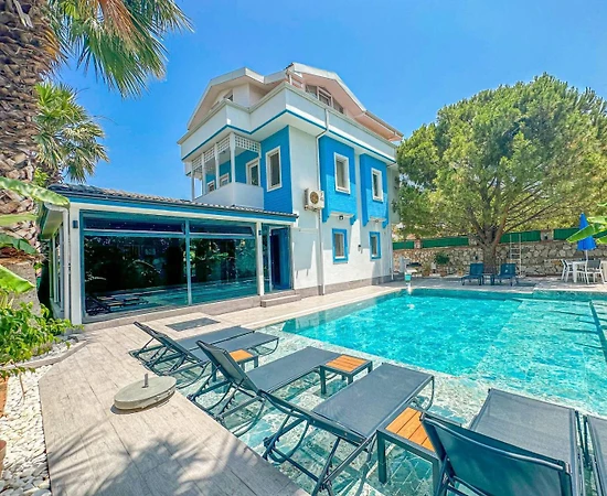 Fethiye Ölüdeniz'de Yemyeşil Doğada, Açık ve Kapalı Havuzlu, Kiralık Villa - 1