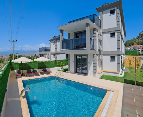 Fethiye Patlangıç'ta Geniş Ailelere Uygun, Özel Havuzlu, İkiz Villa - 1