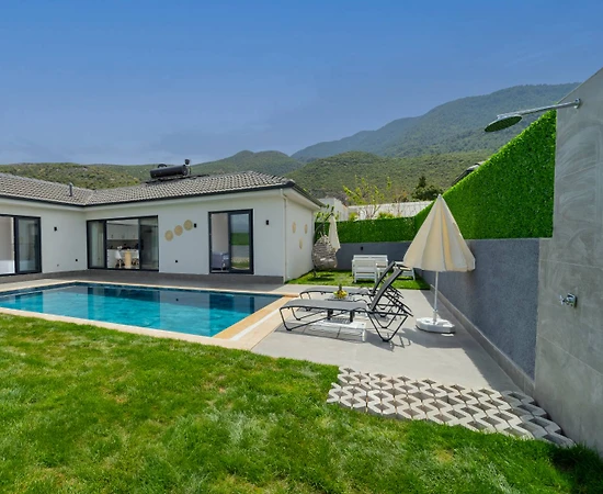  Fethiye Pazaryeri'nde Merkezi Konumda, Özel Havuzlu, Modern Villa - 1