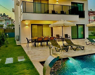 Fethiye Pazaryeri'nde Merkezi Konumda, Özel Havuzlu, Modern Villa - 1