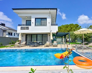 Fethiye Ölüdeniz'de Merkeze Yakın Konumda, Özel Havuzlu, Saunalı Villa - 1