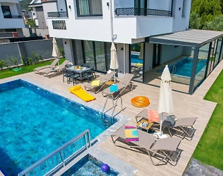 Fethiye Ölüdeniz'de Merkeze Yakın Konumda, Özel Havuzlu, Saunalı Villa - 2