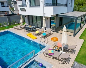 Fethiye Ölüdeniz'de Merkeze Yakın Konumda, Özel Havuzlu, Saunalı Villa - 2