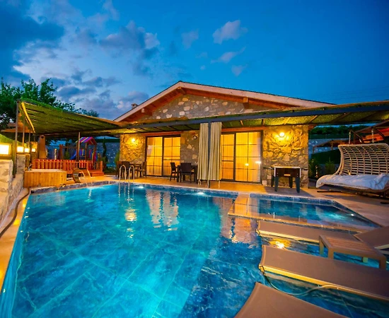 Muğla Seydikemer'de Bahçeli, Özel Havuzlu, Jakuzili ve Saunalı Villa - 1