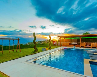 Seydikemer Yakaköy'de Nezih Konumda, Isıtmalı Havuzlu, Saunalı Villa - 5