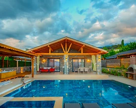 Seydikemer Yakaköy'de Modern Tasarımlı, Özel Havuzlu, Jakuzili Villa - 2