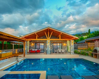 Seydikemer Yakaköy'de Modern Tasarımlı, Özel Havuzlu, Jakuzili Villa - 2