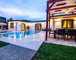 Fethiye Yanıklar'da Elverişli Konumda, Özel Havuzlu, Jakuzili Villa - 1