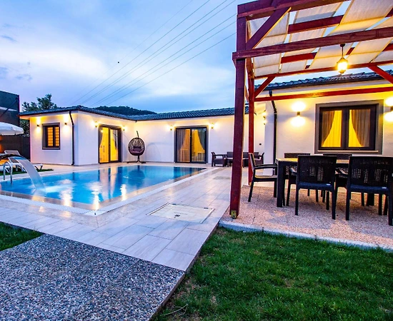 Fethiye Yanıklar'da Elverişli Konumda, Özel Havuzlu, Jakuzili Villa - 1