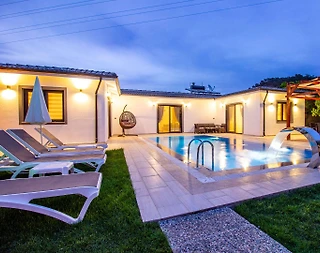 Fethiye Yanıklar'da Elverişli Konumda, Özel Havuzlu, Jakuzili Villa - 4