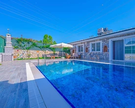 Fethiye Yanıklar'da Geniş Ailelere Uygun, Özel Havuzlu, Modern Villa - 2