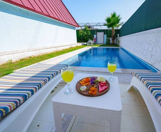 Fethiye Yanıklar'da Site İçerisinde, Özel Havuzlu, Kiralık Bungalov - 1