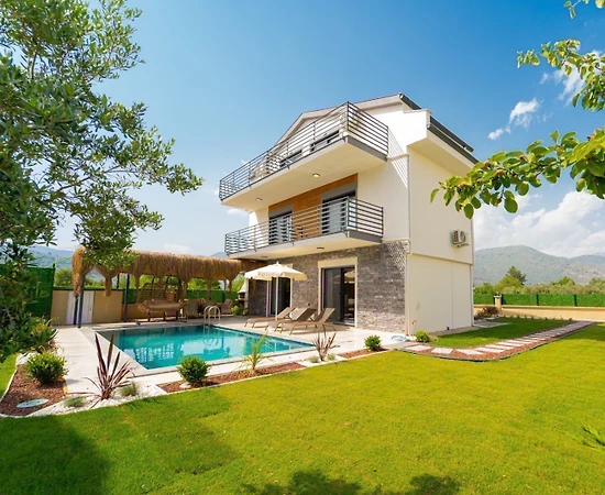 Fethiye Yeşilüzümlü'de Yemyeşil Bahçeli, Özel Havuzlu, Konforlu Villa - 1