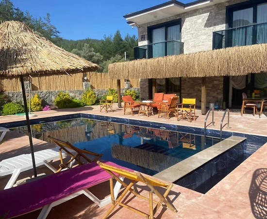 Fethiye Yeşilüzümlü'de Modern Tasarımlı, Özel Havuzlu, Konforlu Villa - 1