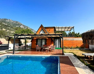 Fethiye Yeşilüzümlü'de Doğa Manzaralı, Özel Havuzlu, Şık Bungalov - 1