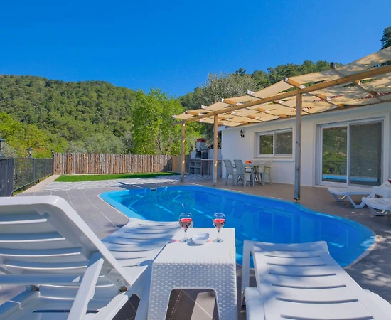 Muğla Fethiye'de Geniş Bahçeli, Özel Havuzlu, 2+1 Villa - 1