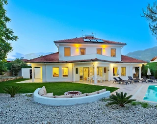 Fethiye Yeşilüzümlü'de Geniş Bahçeli, Özel Havuzlu, Görkemli Villa - 1