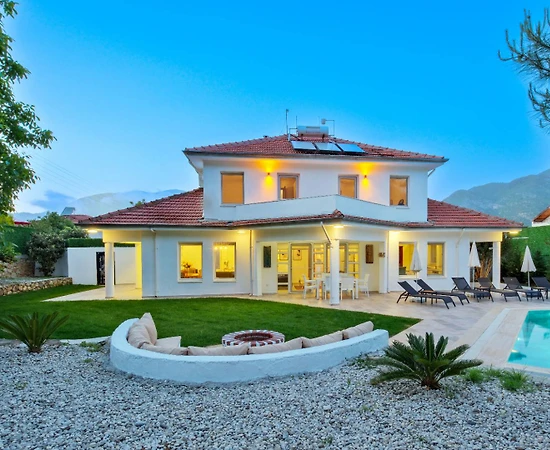 Fethiye Yeşilüzümlü'de Geniş Bahçeli, Özel Havuzlu, Görkemli Villa - 1