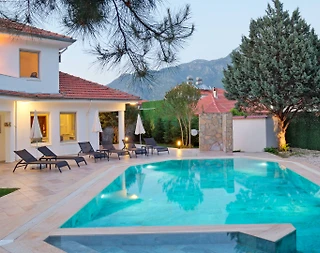 Fethiye Yeşilüzümlü'de Geniş Bahçeli, Özel Havuzlu, Görkemli Villa - 3