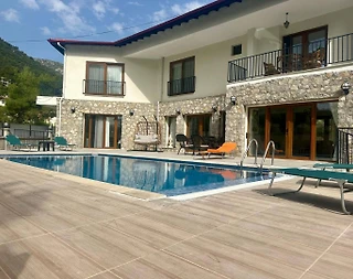Fethiye Yeşilüzümlü'de Gözlerden Uzak Konumda, Özel Havuzlu, Geniş Villa - 1