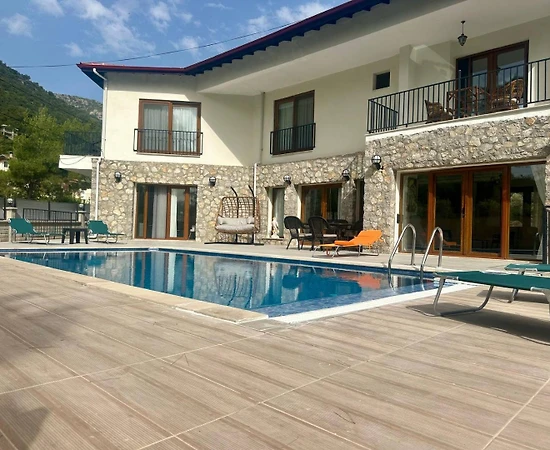 Fethiye Yeşilüzümlü'de Gözlerden Uzak Konumda, Özel Havuzlu, Geniş Villa - 1