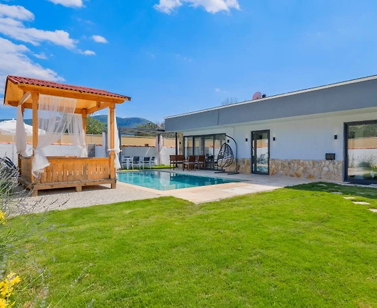 Fethiye Yeşilüzümlü'de Huzurlu Doğada, Özel Havuzlu, Lüks Villa - 1