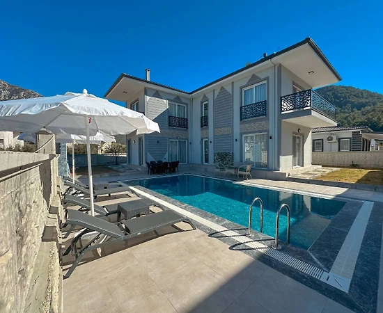 Fethiye Yeşilüzümlü'de Sakin Konumda, Özel Havuzlu, Kiralık Villa - 1