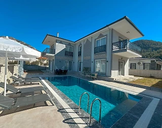 Fethiye Yeşilüzümlü'de Sakin Konumda, Özel Havuzlu, Şık Villa - 2