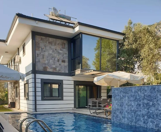 Fethiye Yeşilüzümlü'de Sakin Konumda, Özel Havuzlu, Lüks Villa - 1