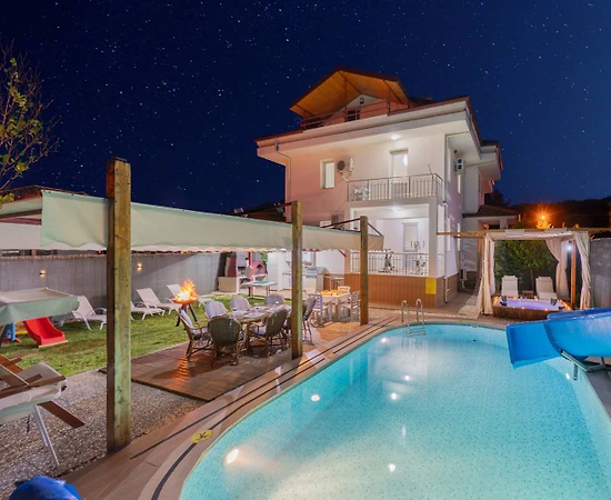 Fethiye Yeşilüzümlü'de Şehirden Uzakta, Özel Havuzlu, Olanaklı Villa - 1