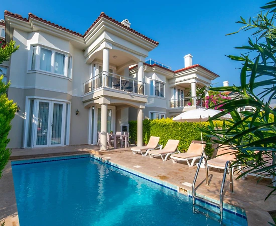 Fethiye'de Kalabalık Ailelere Uygun, Özel Plaj ve Havuzlu, Kiralık Villa - 1