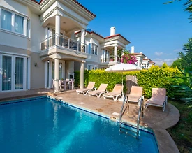 Fethiye'de Kalabalık Ailelere Uygun, Özel Plaj ve Havuzlu, Kiralık Villa - 2