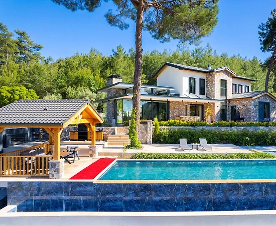 Fethiye'de Lüks Tasarımlı, Özel Havuzlu, Tenis Kortlu, Taş Villa - 1
