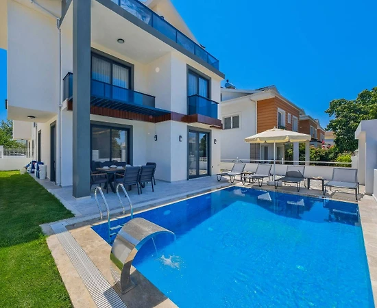 Fethiye'de Merkeze Yakın Konumda, Özel Havuzlu, Konforlu Villa - 1