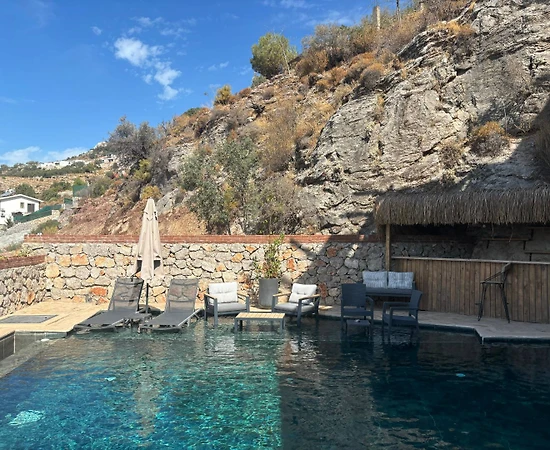 Fethiye Karaağaç'ta Modern Mimarili, Özel Havuzlu, Jakuzili Villa - 1