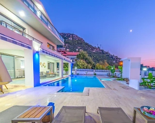 Fethiye Ölüdeniz'de Geniş Ailelere Uygun, Özel ve Kapalı Havuzlu Villa - 3