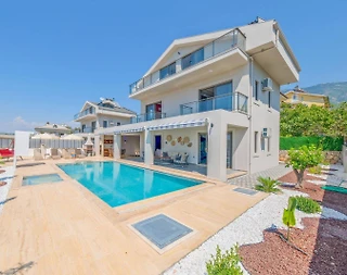 Fethiye Ölüdeniz'de Geniş Ailelere Uygun, Özel ve Kapalı Havuzlu Villa - 1