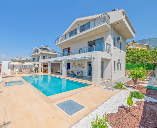 Fethiye Ölüdeniz'de Geniş Ailelere Uygun, Özel ve Kapalı Havuzlu Villa - 1