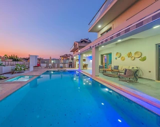 Fethiye'de Geniş Ailelere Uygun, Özel ve Kapalı Havuzlu Villa - 1