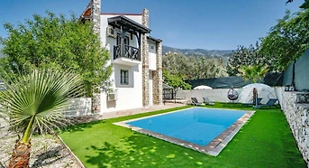 Fethiye Ovacık'ta Merkeze Yakın, Özel Havuzlu, Bahçeli Villa