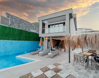 Antalya Finike'de Doğa İçinde, Özel Havuzlu ve Jakuzili, Lüks Villa - 1