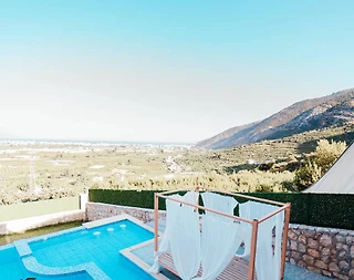 Antalya Finike'de Şehir Manzaralı, Özel Havuzlu, Bahçeli Villa - 2