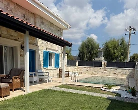 Foça Yenibağarası'nda Geniş Bahçe İçerisinde, Özel Havuzlu, 3+1 Villa - 2