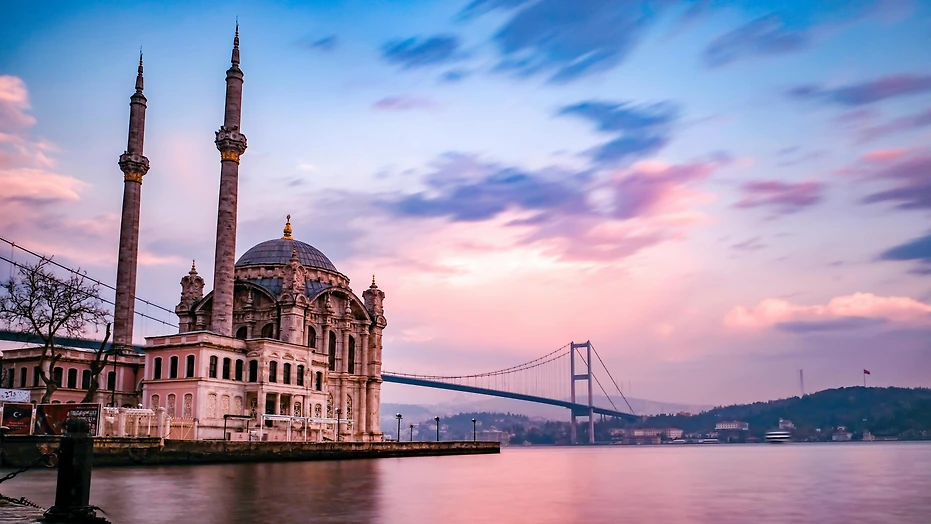 free-photo-of-ortakyo-mosque-in-istanbul-at-dusk.jpeg