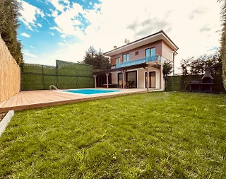 Sapanca'da Elverişli Konumda, Isıtmalı Özel Havuzlu, Tatil Villası - 2