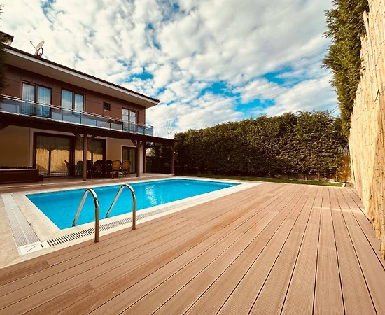 Sapanca'da Elverişli Konumda, Isıtmalı Özel Havuzlu, Tatil Villası - 1