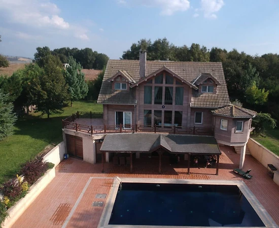 Gebze Cumaköy'de Geniş Bahçeli, Özel Havuzlu, Lüks Kiralık Villa - 1